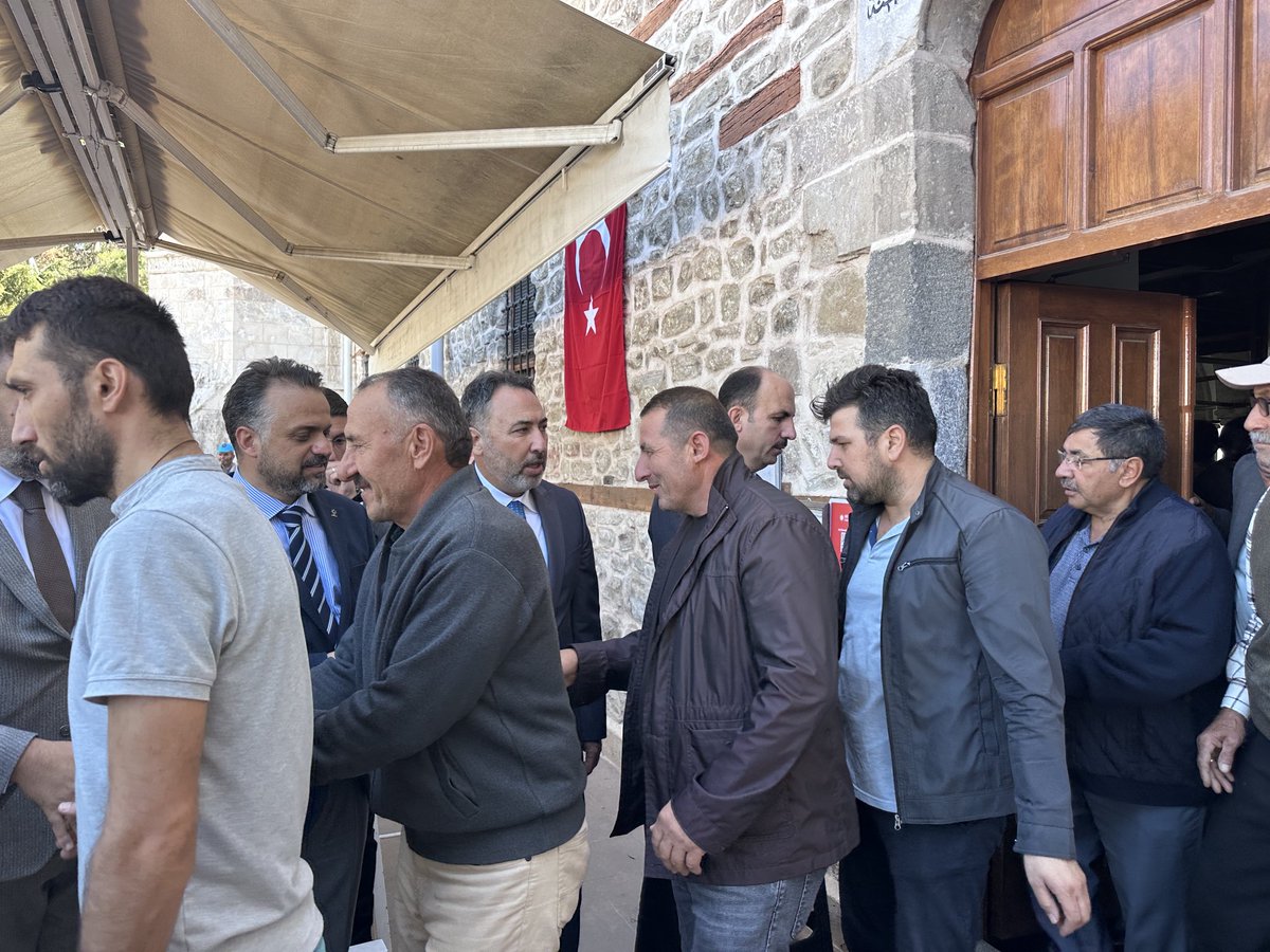 mhakanozer's tweet photo. Ereğli Ulu Camii,nde Cuma namazı sonrası hemşerilerimizle selamlaşıp hasbihâl ettik. 

Cumamız mübarek olsun.

|@u_ibrahim_altay 
|@ibrahimerol42 
|@BurhanSevencan https://t.co/VUa5675rgV
