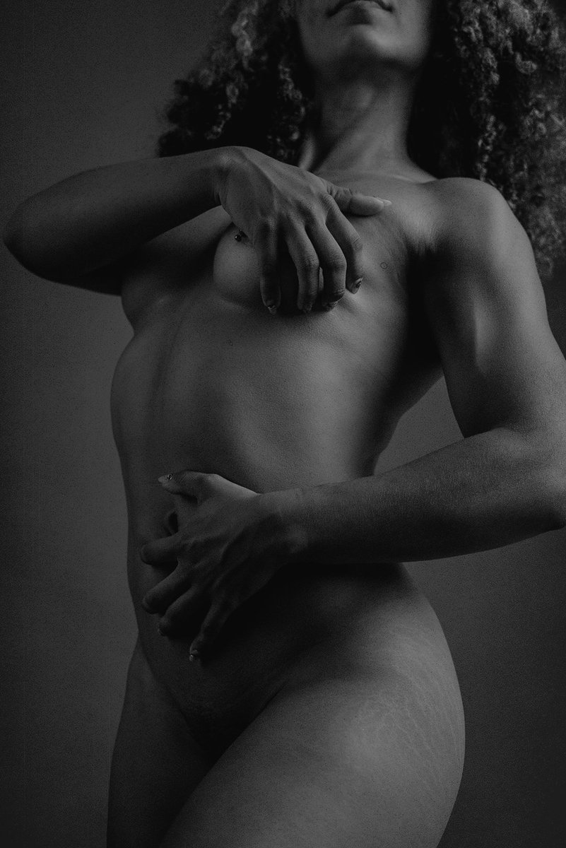 Samfigueaa's tweet photo. GM people. 🤞🏽✨️
#nudeart #erotic #photography https://t.co/uCpAEANiVf