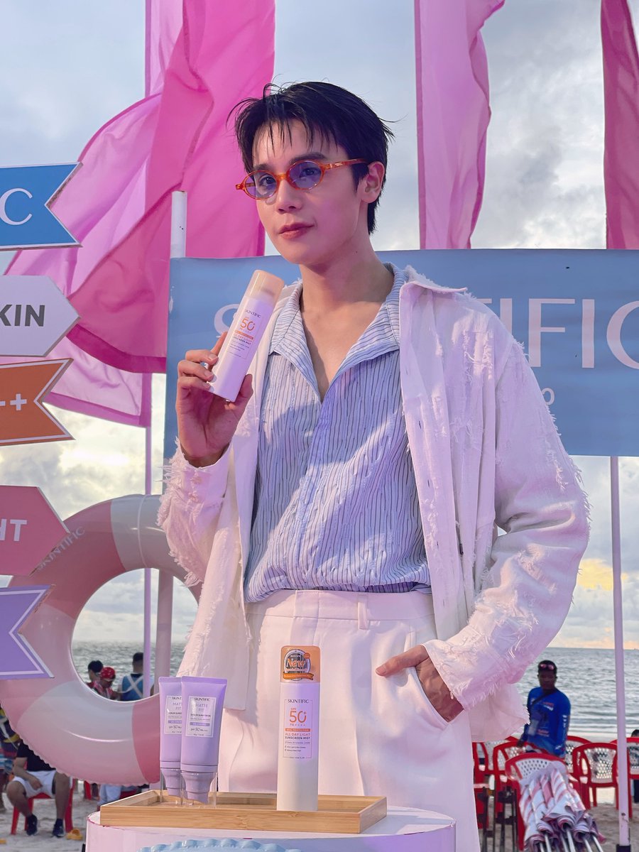 กันแดดทำถึงนะ หล่อออร่าขนาดนี้ 🤭 

#EVEANDBOYXSKINTIFIC 
#EVEANDBOYBEAUTYBEACHCLUB
#SKINTIFICSUNSCREENxJIMMY
#SKINTIFICกันแดดที่รู้ใจผิวxJIMMY