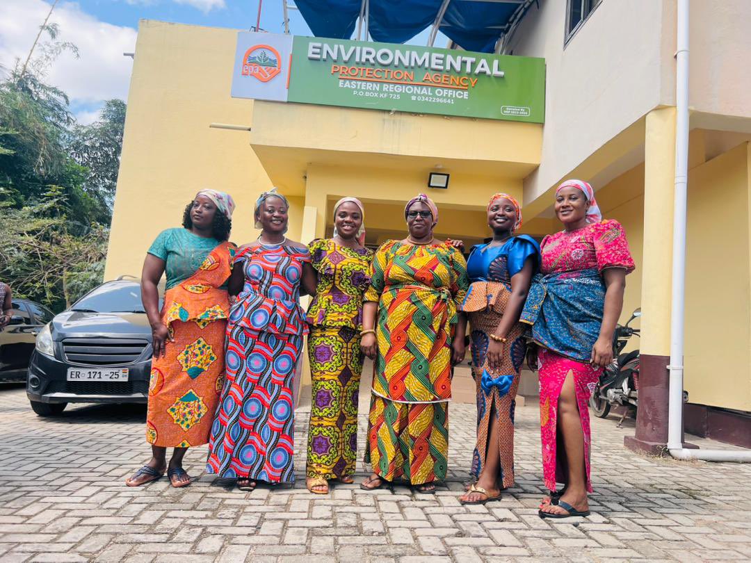 epa_koforidua's tweet image. EPA Eastern Regional Office Staff showing up in our beautiful traditional apparel to mark the grand finale of Client Service Week! 💚
#EPAEasternRegion #ClientServiceWeek #CSWDay5 #TeamEPA #ProudlyGhanaian