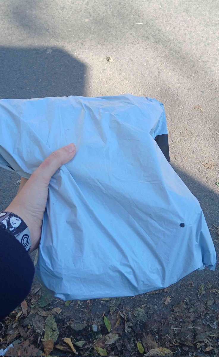 ossy_serenity's tweet image. stole oomf&apos;s package