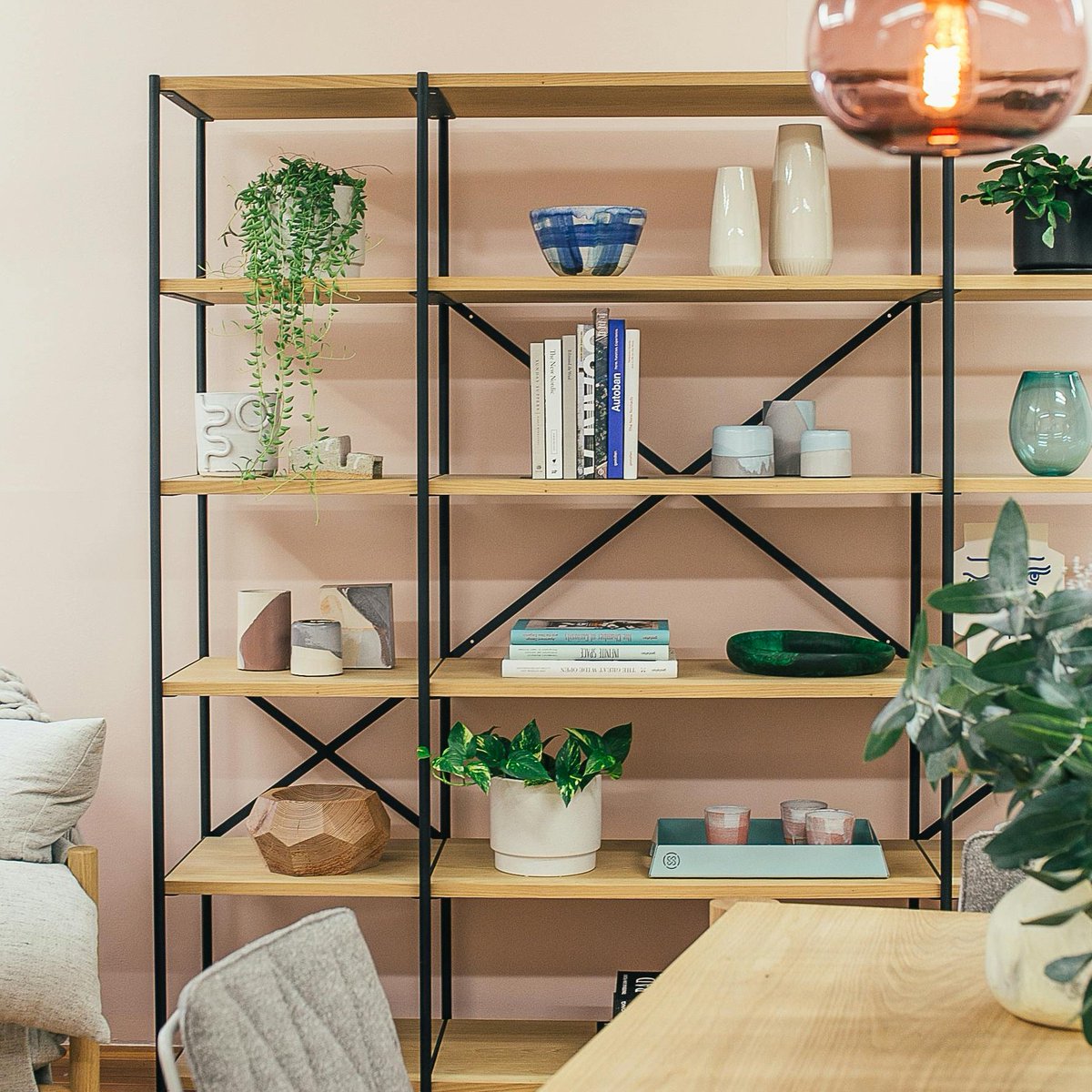 fuzzybeedecor1's tweet image. Efficiency apartment - practically an "all-in-one" room, that is well laid out, spacious and enjoyable. Who needs a tiny house anyways? 🐝🐝
fuzzybeedecor.com
#interiors #efficiency #apartmentliving #homedecor #accentdecor #decor #mystyle #home #lifestyle