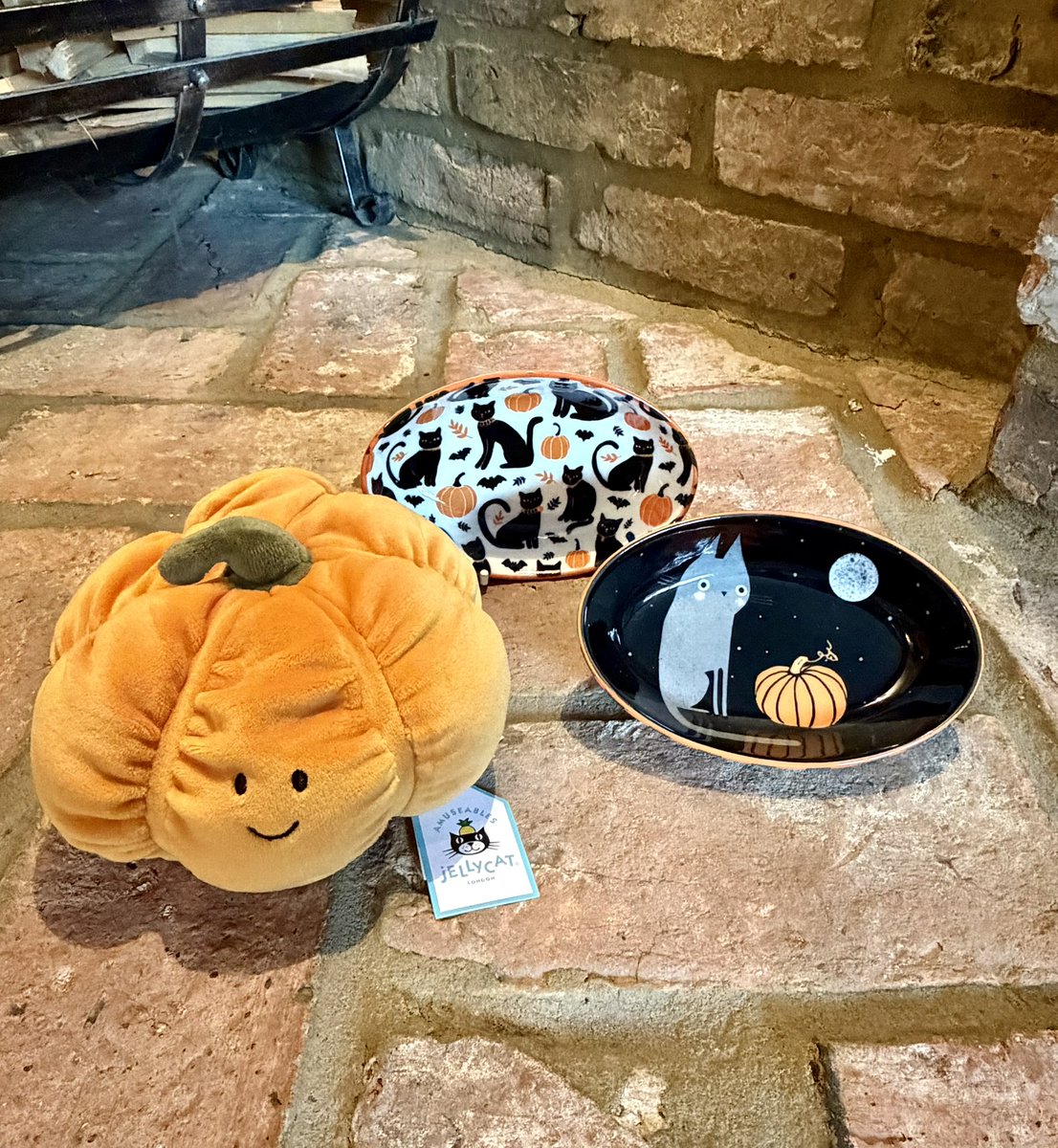 🎃👻 #Halloween raffle. To help feed and care for the cats .<a href="/reinosoj2/">Javier Reinoso</a>            3 prizes to be won. 5chf per ticket = £5/$5 gofund.me/7634249f ends Monday 20th 8pm GMT. Please help if possible. TY 👻🎃