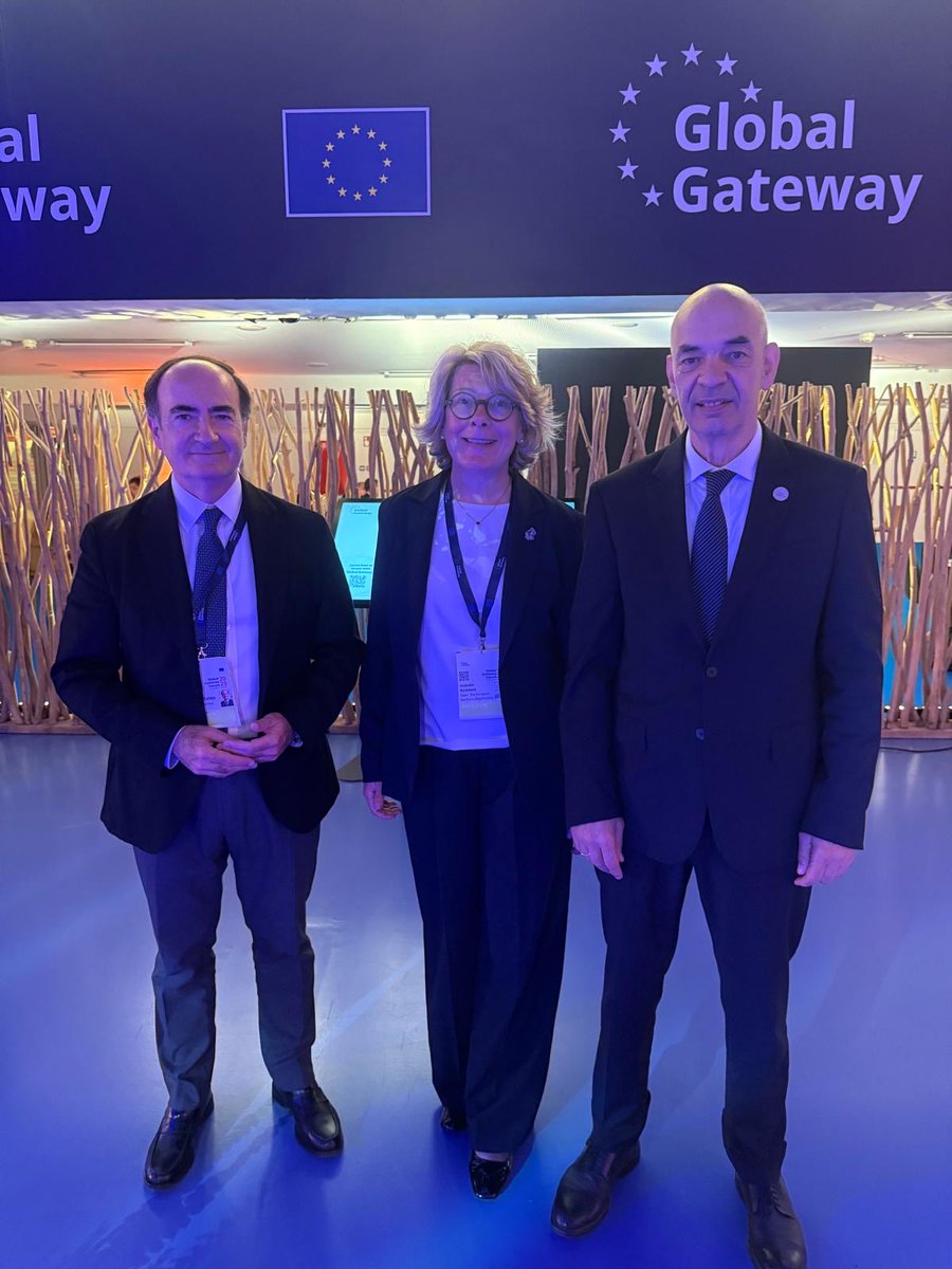 Honoured to have met Minister of Transport Alexis Vafaedes in the context of the #globalgateway2025 forum. Looking forward to discuss and work together towards a succesful Cyprus Presidency of the EU.