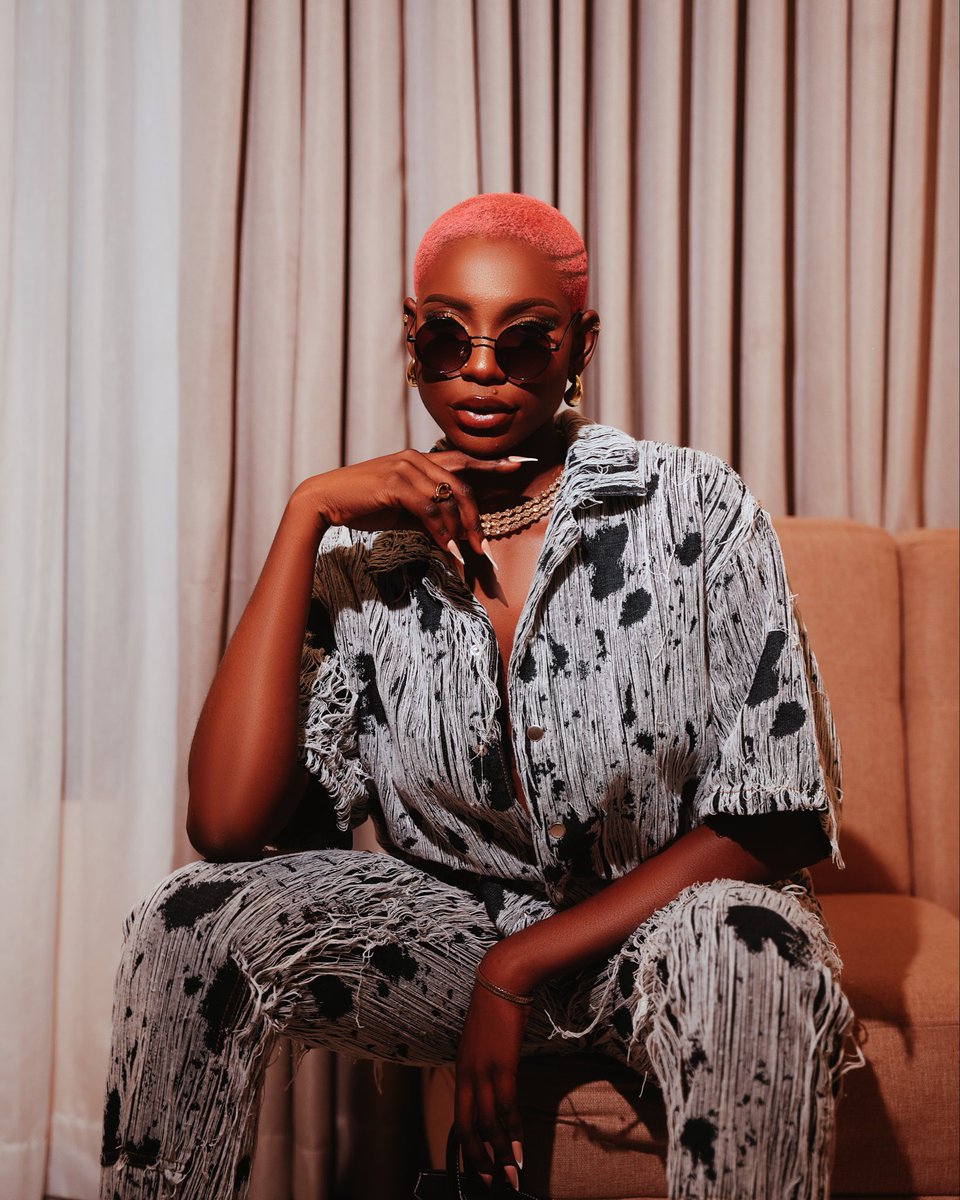 jojo_Iwoh's tweet image. Power dressed in denim ,Sponsors visit today building connections that align with dream ✨

Stylist :POC
Fit : @stop_n_glow 
Bag: @stop_n_glow 
Shoes: @stop_n_glow 
Lens : @obatography_