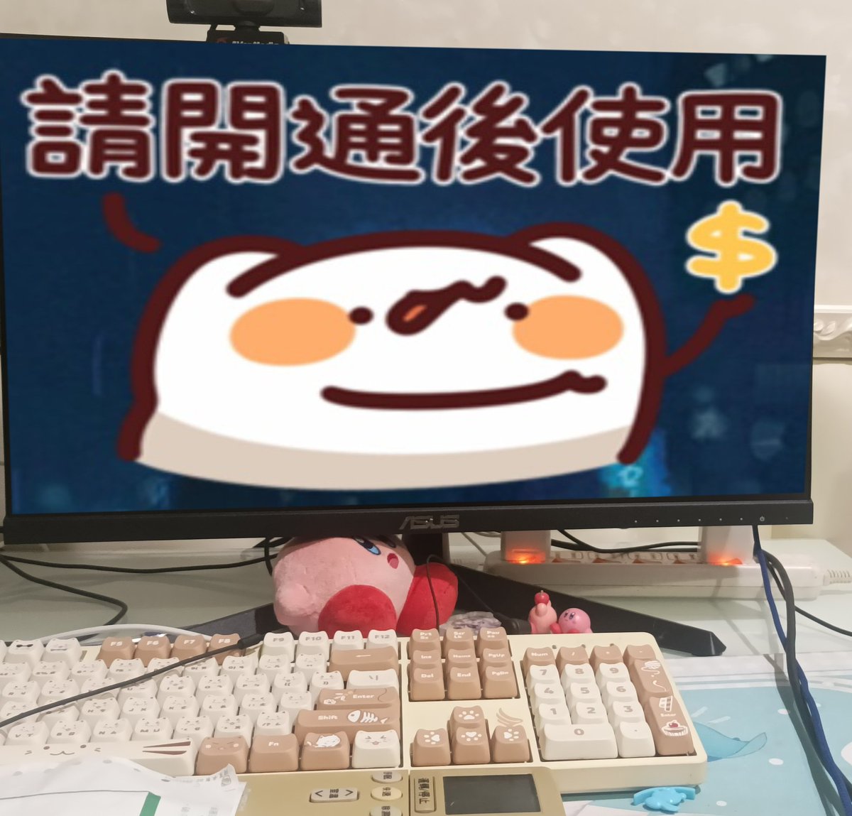 單螢幕+鏡頭人

圖擋反光P的

雙螢幕跟連面補手機是什麼 (⁠ ⁠╹⁠▽⁠╹⁠ ⁠)？