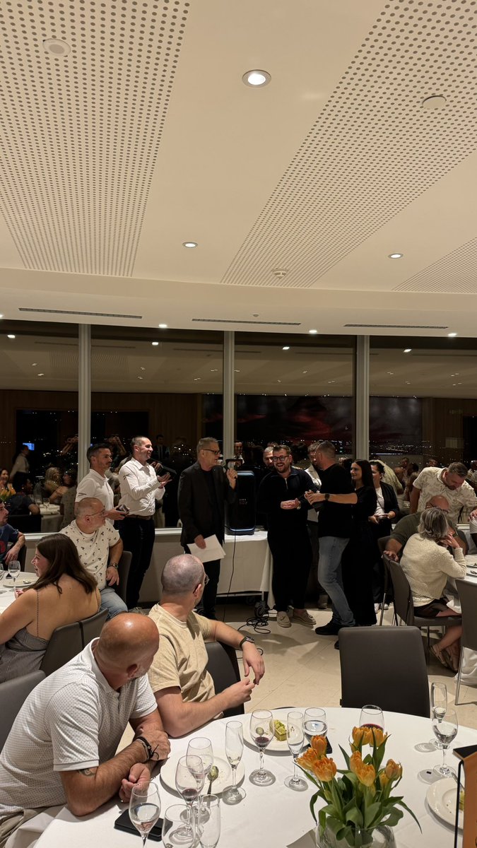 erikbielderman's tweet image. Thread. 1/3 ⬇️
REVIVRE SEVILLE 82 🤔
Ne jamais revoir les images de Séville 82🫣. Promesse tenue depuis 43 ans. Jusqu'à ce que Continental me propose d'accompagner deux groupes de clients pour revisiter un certain France-Allemagne d'une longue nuit de larmes un 8 juillet 1982.…