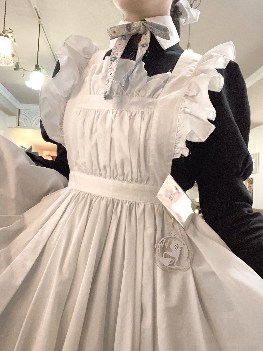 本日もワンダーパーラーカフェにご来店、ありがとうございました。

遅いお時間にけやき・雛菊と共に給仕しておりました。

店頭で販売中のリボンを首元に飾ってみました。
一つ一つ違いますので、是非お気に入りを見つけて下さると嬉しゅうございます。