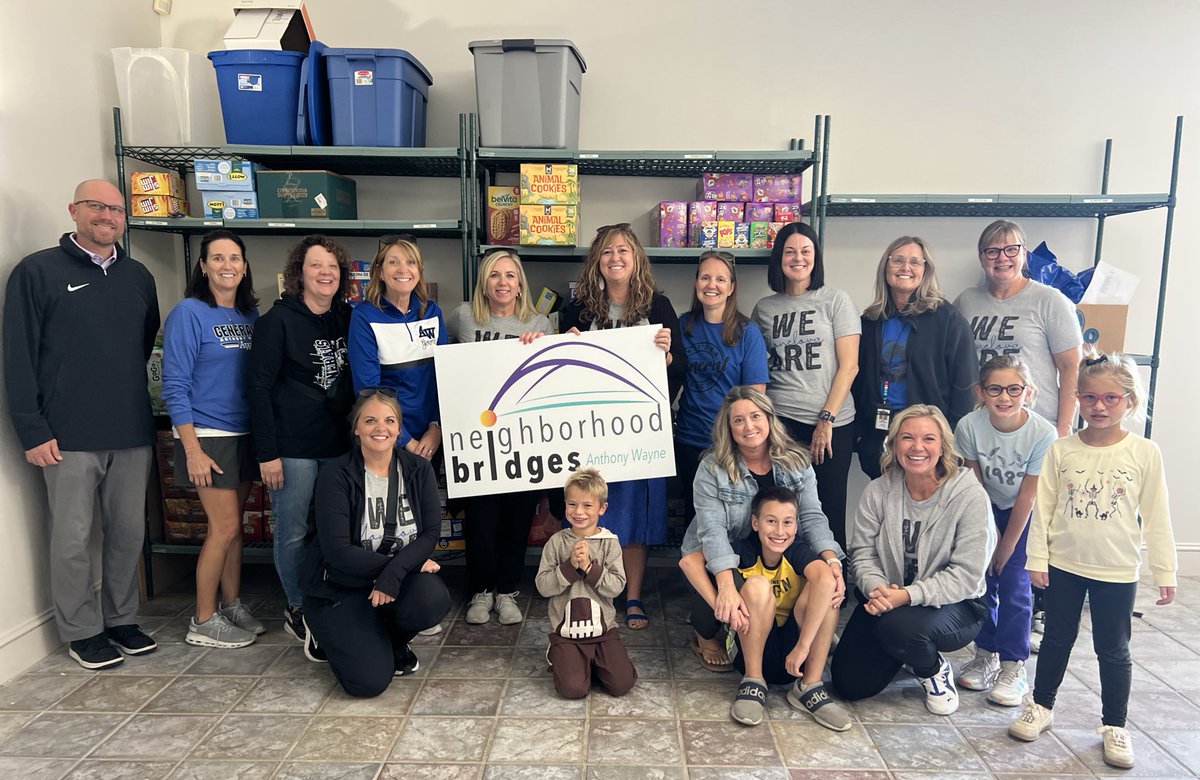 awlsmo's tweet image. We enjoyed our staff community service outing by helping Neighborhood Bridges. This organization does so much for students that we love supporting them back in many ways. #servicelearning #POG #communityengagement