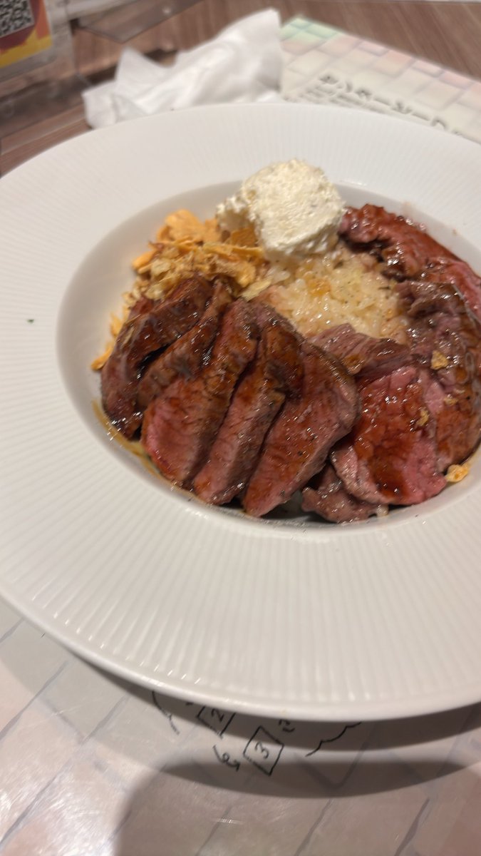 yuudaioffline's tweet photo. ステーキとカレー https://t.co/wj3YYw7bg5
