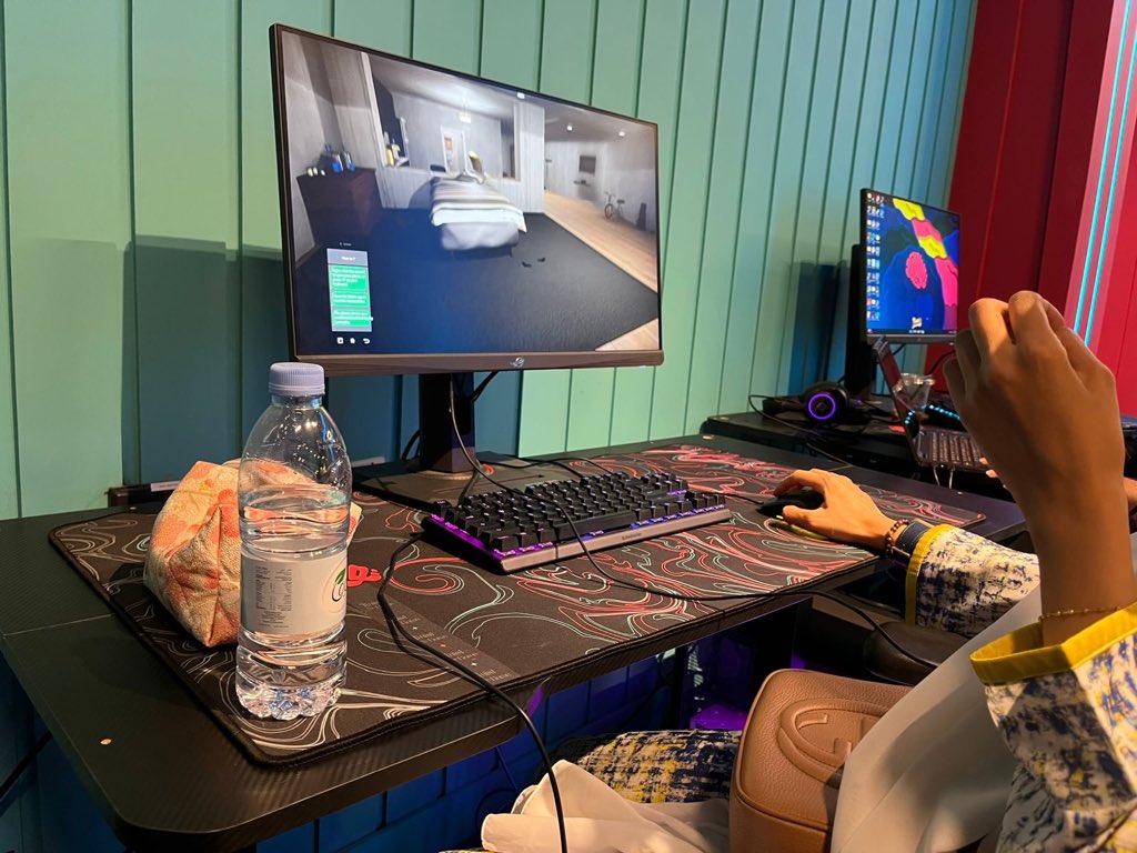 PromiseTeamDev's tweet image. تم تجربة وعرض لعبتنا Among The Strangers كتجربة مغلقة من قبل مطورين العاب واعلامين ولاعبين رياضيات الكترونية وطلاب في عدة معارض لتطوير الالعاب في التغريدات القادمة نستعرض لكم ارائهم.

#indiegame