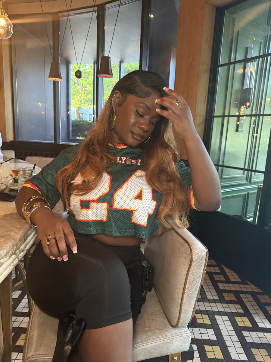 _keyrose_'s tweet image. Feeling a lil Breezy 💋