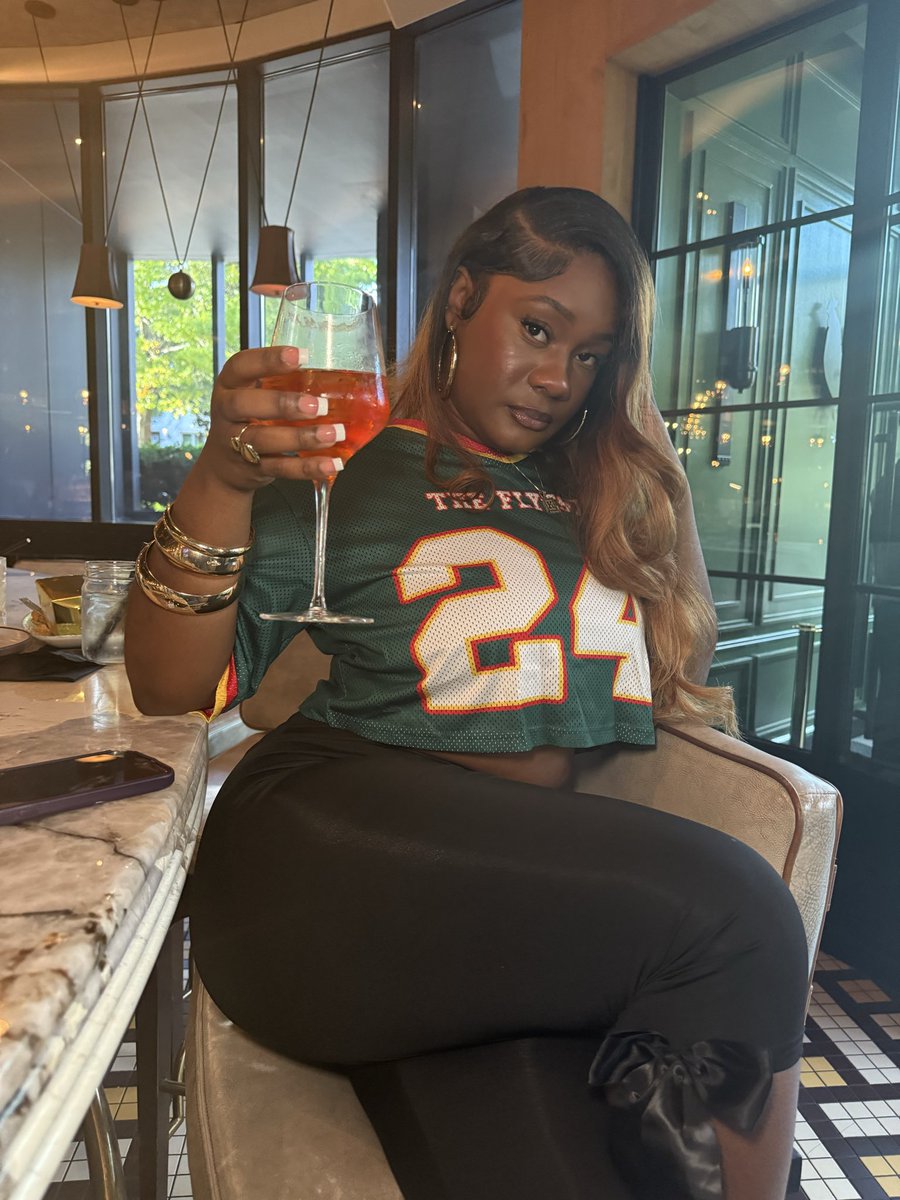 _keyrose_'s tweet image. Feeling a lil Breezy 💋