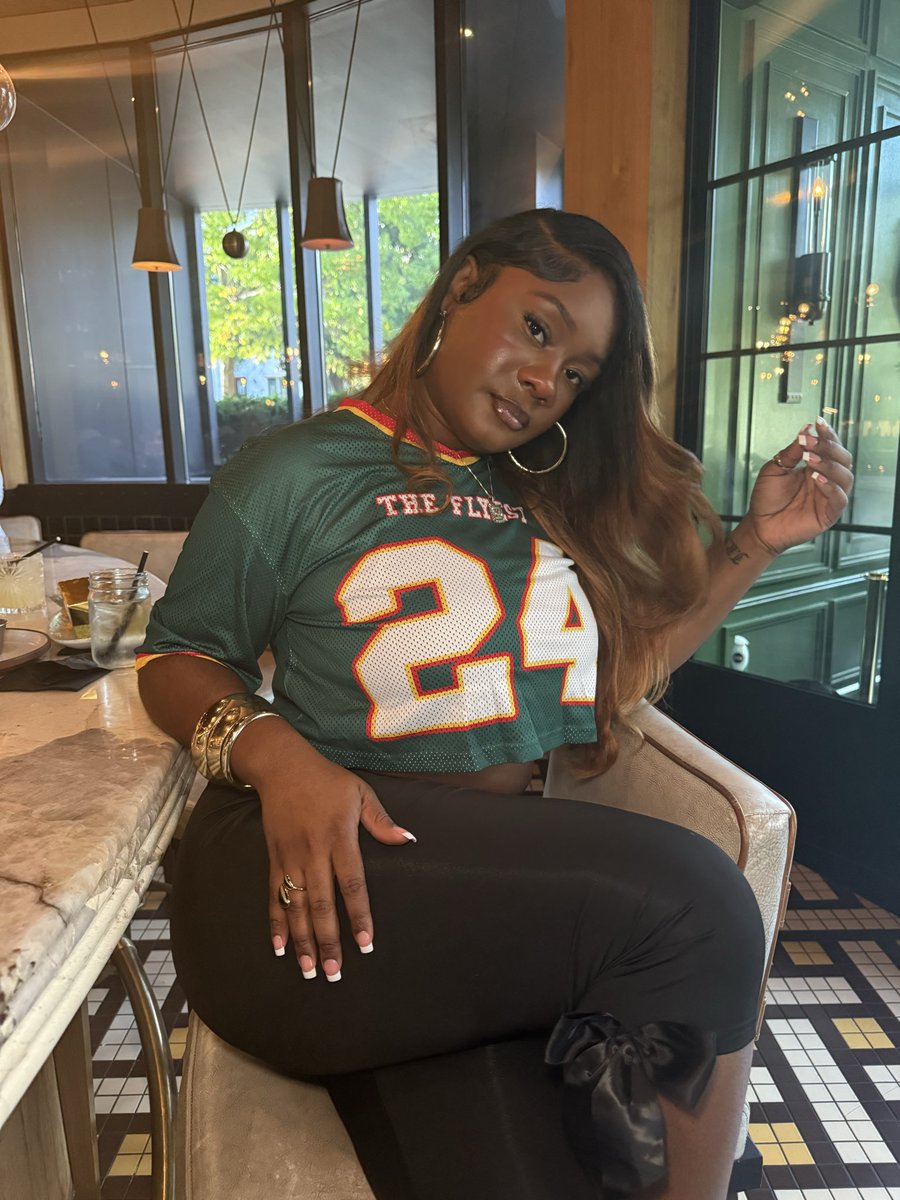 _keyrose_'s tweet image. Feeling a lil Breezy 💋