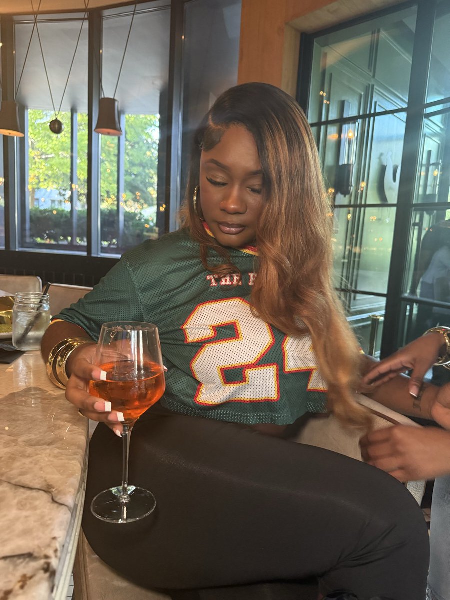 _keyrose_'s tweet image. Feeling a lil Breezy 💋