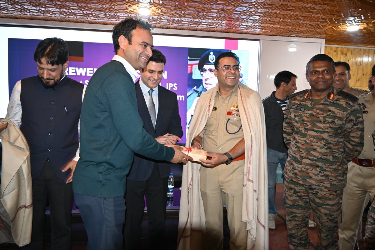 District Administration Kulgam today accorded a warm farewell to the outgoing Senior Superintendent of Police (SSP) Kulgam, Sahil Sarangal (IPS), on his transfer, in recognition of his dedicated and professional service to the district during his tenure.