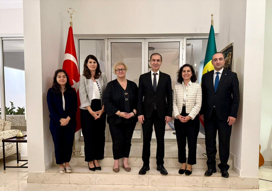 Büyükelçi <a href="/NurSagman/">Nur Sagman</a>, Senegal Yatırım Forumu @FIISenegal kapsamında Dakar’ı ziyaret eden Ticaret Bakanlığı Uluslararası Hizmet Ticareti Genel Müdürü Tarık Sönmez ile Daire Başkanı Gülşah Koçak’ı Büyükelçiliğimiz Rezidansında ağırlamıştır.