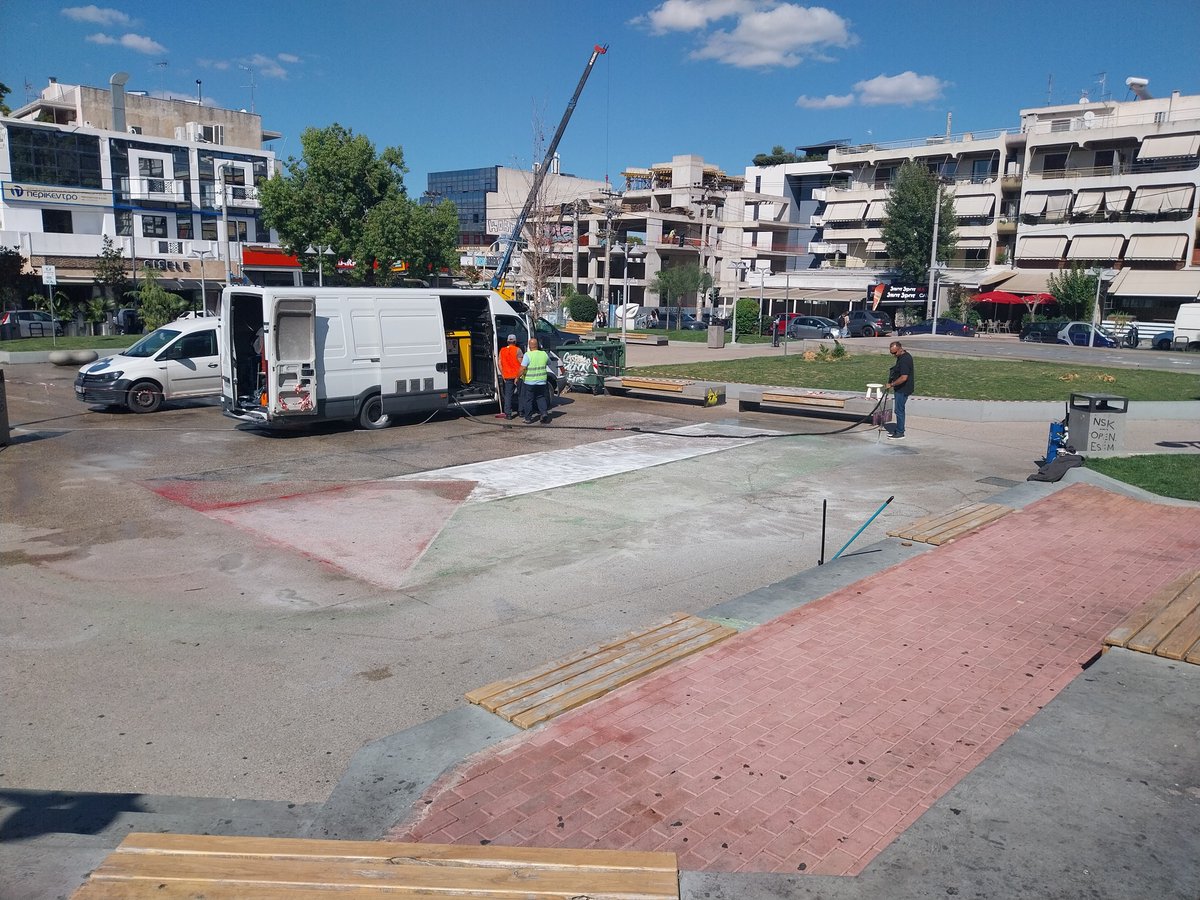 chris_avramidis's tweet image. Κάποιοι πολίτες ζωγράφισαν μια Παλαιστινιακή σημαία στην πλατεία επί της Αγίου Ιωαννου στην Αγ. Παρασκευή.
Ο Δήμος, άλλη δουλειά δεν είχε, έσπευσε να στείλει συνεργείο να το σβήσει.
#Παλαιστινη #antireport