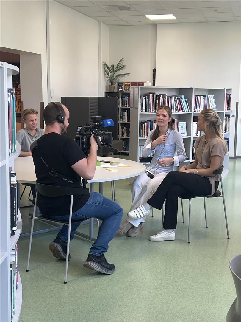 Shoot from any angle, move freely, and stay comfortable — with SteadyGum, every shot looks amazing. 📸 Thanks to Vibeke Hansen Moe from Norway, for the photo!