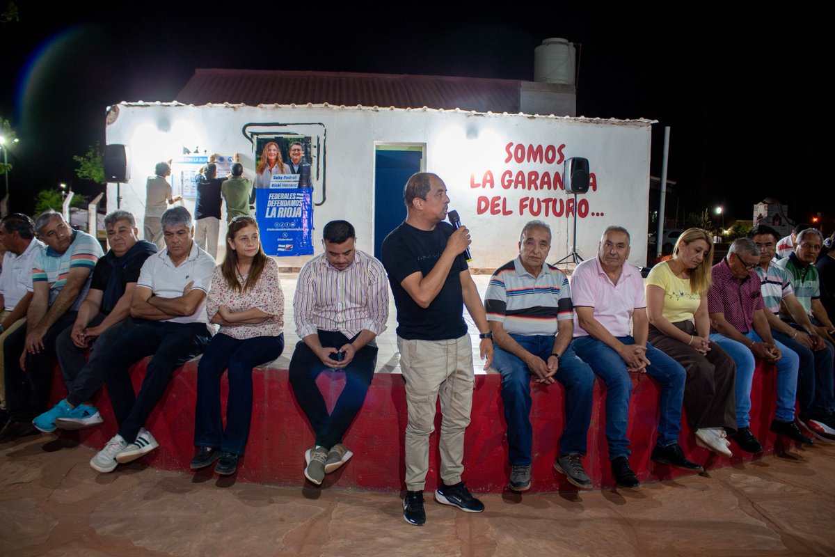 riojanoticia's tweet photo. El dato

✅ Tremendo respaldo

🔴 PATQUIA: El peronismo pisa fuerte
En un gesto cargado de convicción y lealtad al proyecto nacional y popular, el intendente @AkikiTurko salió con firmeza a respaldar la fórmula peronista encabezada por @GabyPedrali y @rickiherrera

“Acá no hay dudas: con Gaby y Ricky se defiende al pueblo, se defiende a La Rioja”, remarcaron desde el municipio, dejando en claro que en Patquía la militancia está de pie y organizada.

Este respaldo no es uno más: es el reflejo de una comunidad que no se rinde, que apuesta a un futuro con justicia social, soberanía política y dignidad para los trabajadores.

#Elecciones2025 🗳️ #Patquía #Peronismo #GabyPedrali #RickyHerrera #ClaudioAkiki #LaRioja