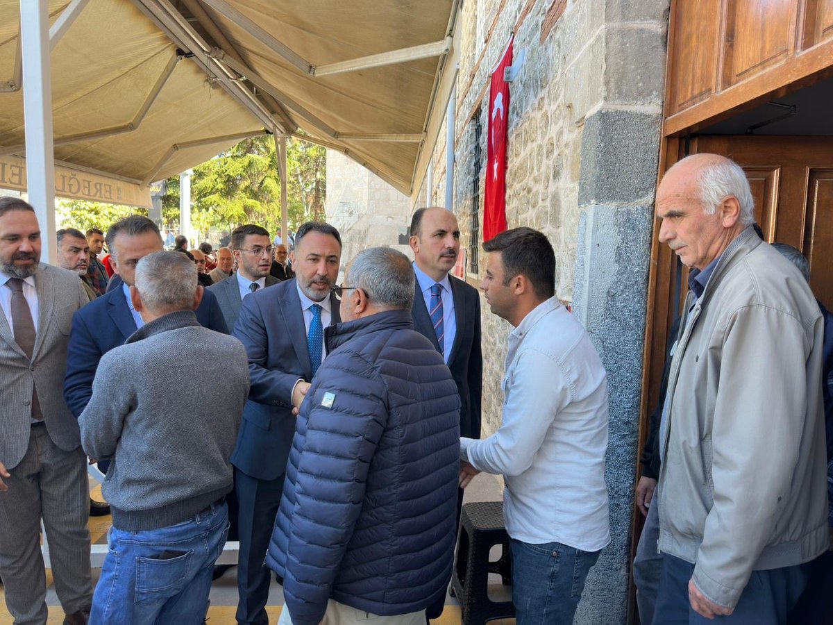 u_ibrahim_altay's tweet photo. Cumanın bereketini Ereğli Ulu Camii’de hemşehrilerimizle paylaştık.
..
Ardından ebediyete uğurladığımız Meliha Efe, Gülizar Çavdar ve Mecit Yılmaz kardeşlerimizin cenazelerine katıldık.

Rabbim rahmet eylesin, yakınlarına sabırlar versin. https://t.co/SLKgy9UYUL