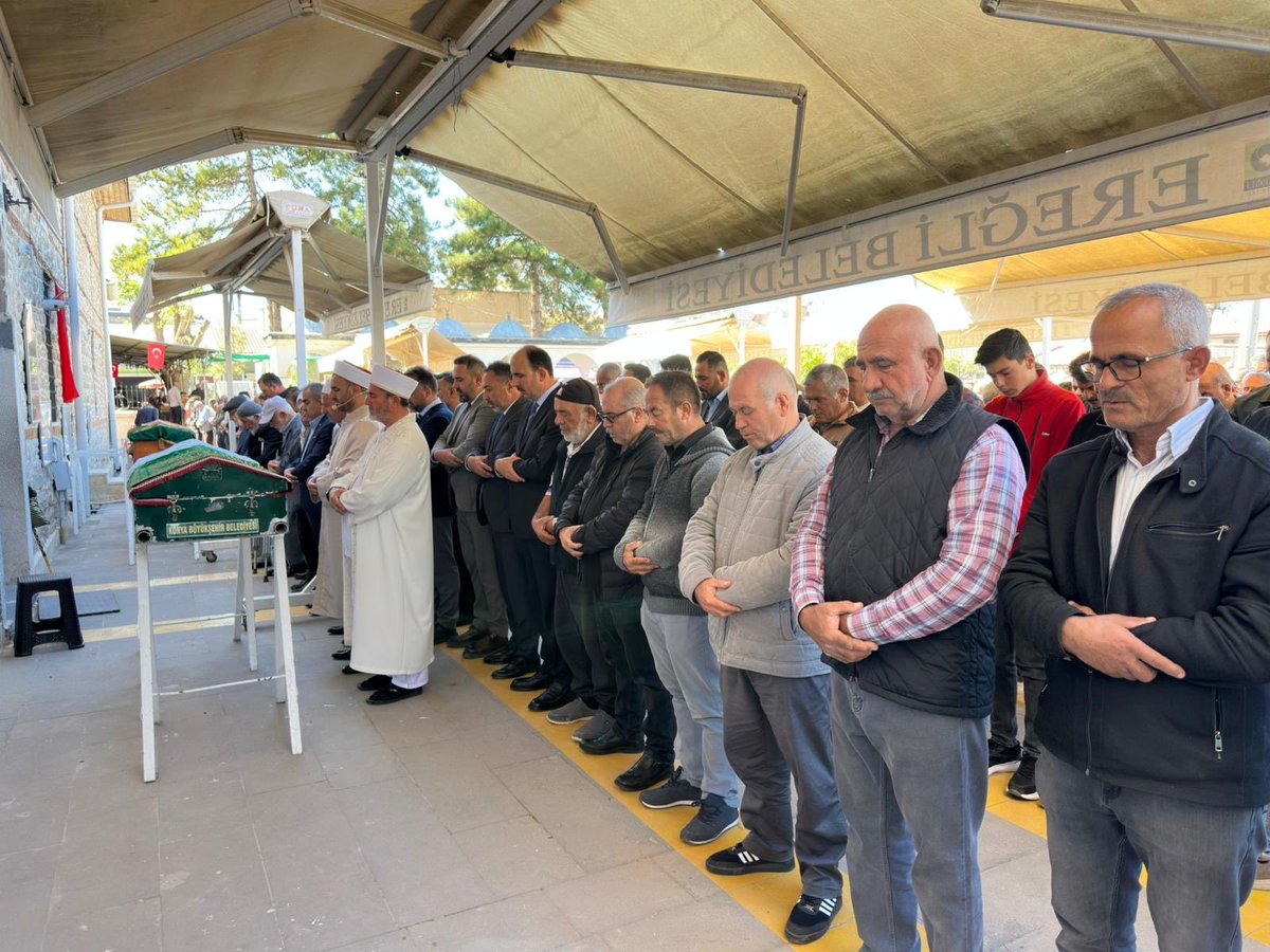 u_ibrahim_altay's tweet photo. Cumanın bereketini Ereğli Ulu Camii’de hemşehrilerimizle paylaştık.
..
Ardından ebediyete uğurladığımız Meliha Efe, Gülizar Çavdar ve Mecit Yılmaz kardeşlerimizin cenazelerine katıldık.

Rabbim rahmet eylesin, yakınlarına sabırlar versin. https://t.co/SLKgy9UYUL
