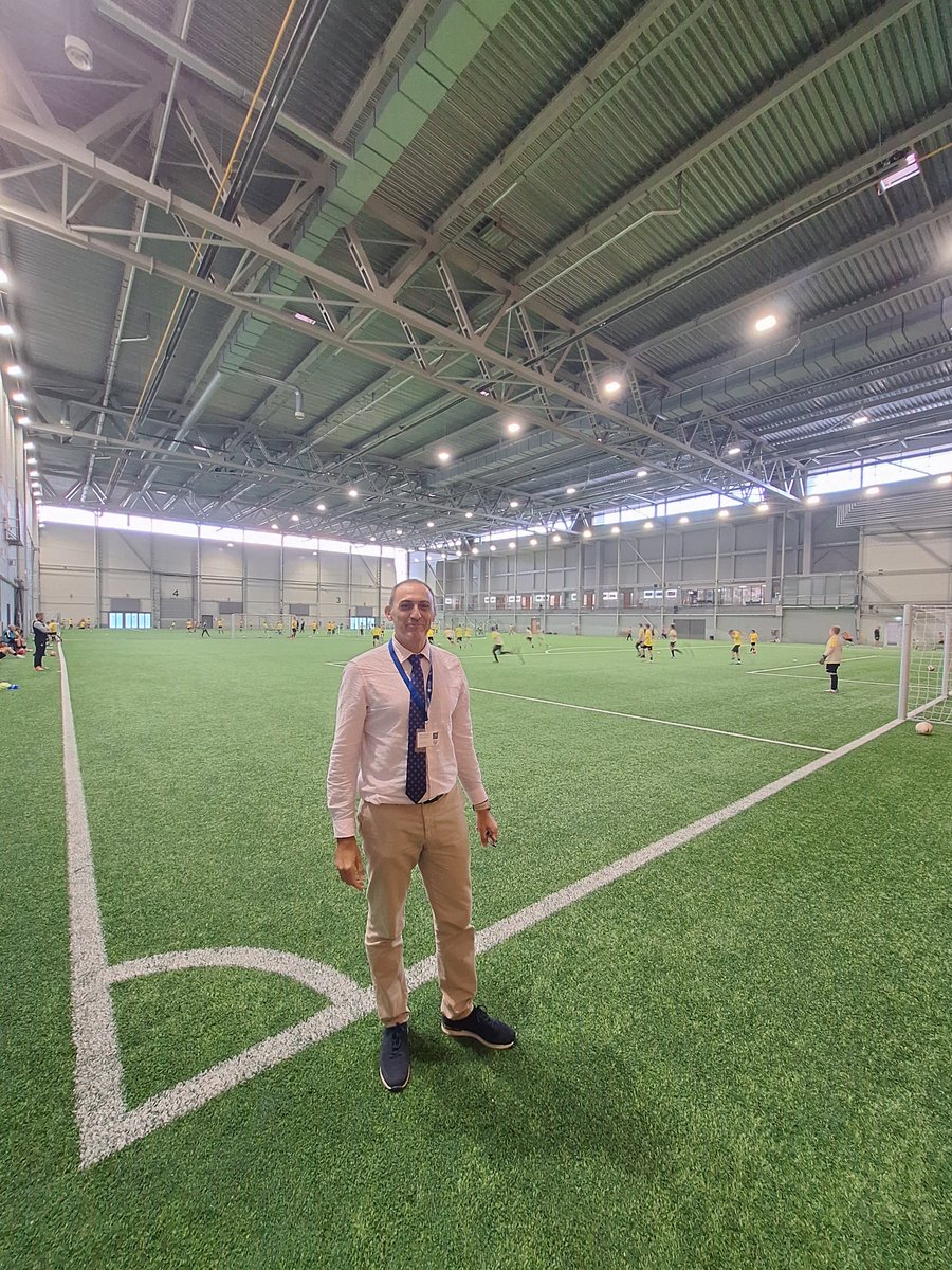 🌍 Los investigadores <a href="/UCAM_CAFD/">UCAM Facultad de Deporte</a>, <a href="/JuanAlfonsoGar1/">Juan Alfonso García</a> y <a href="/mjmandreu/">María José Maciá</a> presentan los proyectos <a href="/AftermatchLife/">@Aftermatch</a> y GreenTennis en la EAS Conference 2025, celebrada en Riga. Estos proyectos se centran respectivamente en impulsar la carrera dual y en la sostenibilidad deportiva.