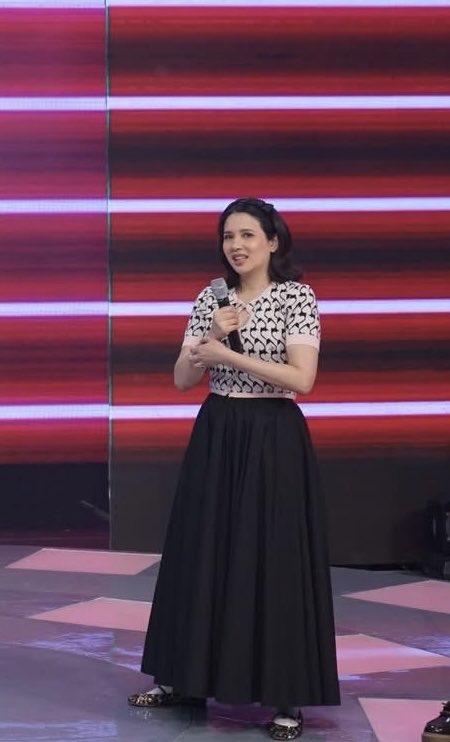 TeamYaRylleOfc's tweet photo. Ganda mo so much, @anakarylle π
#ShowtimeAngFUNhalan https://t.co/b3vKg0DdKL