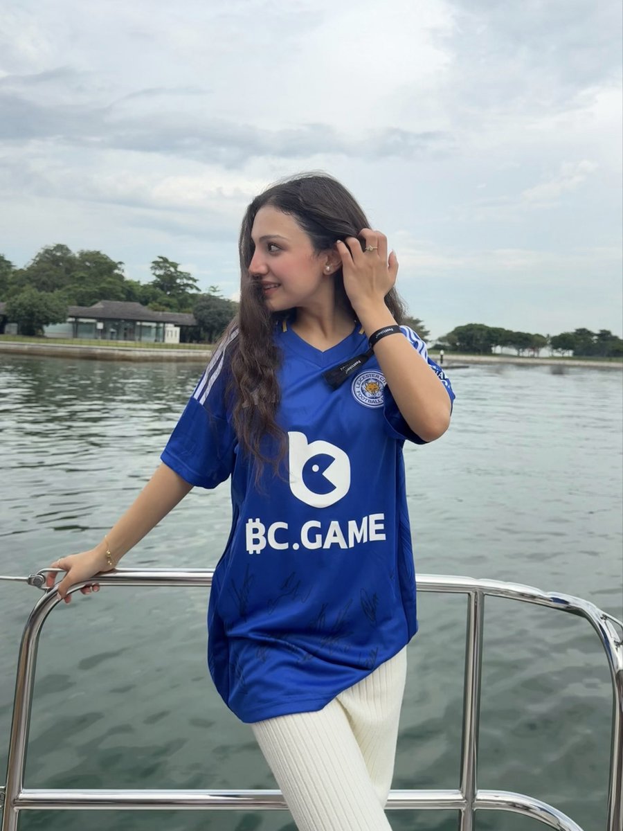 Julia tweet media