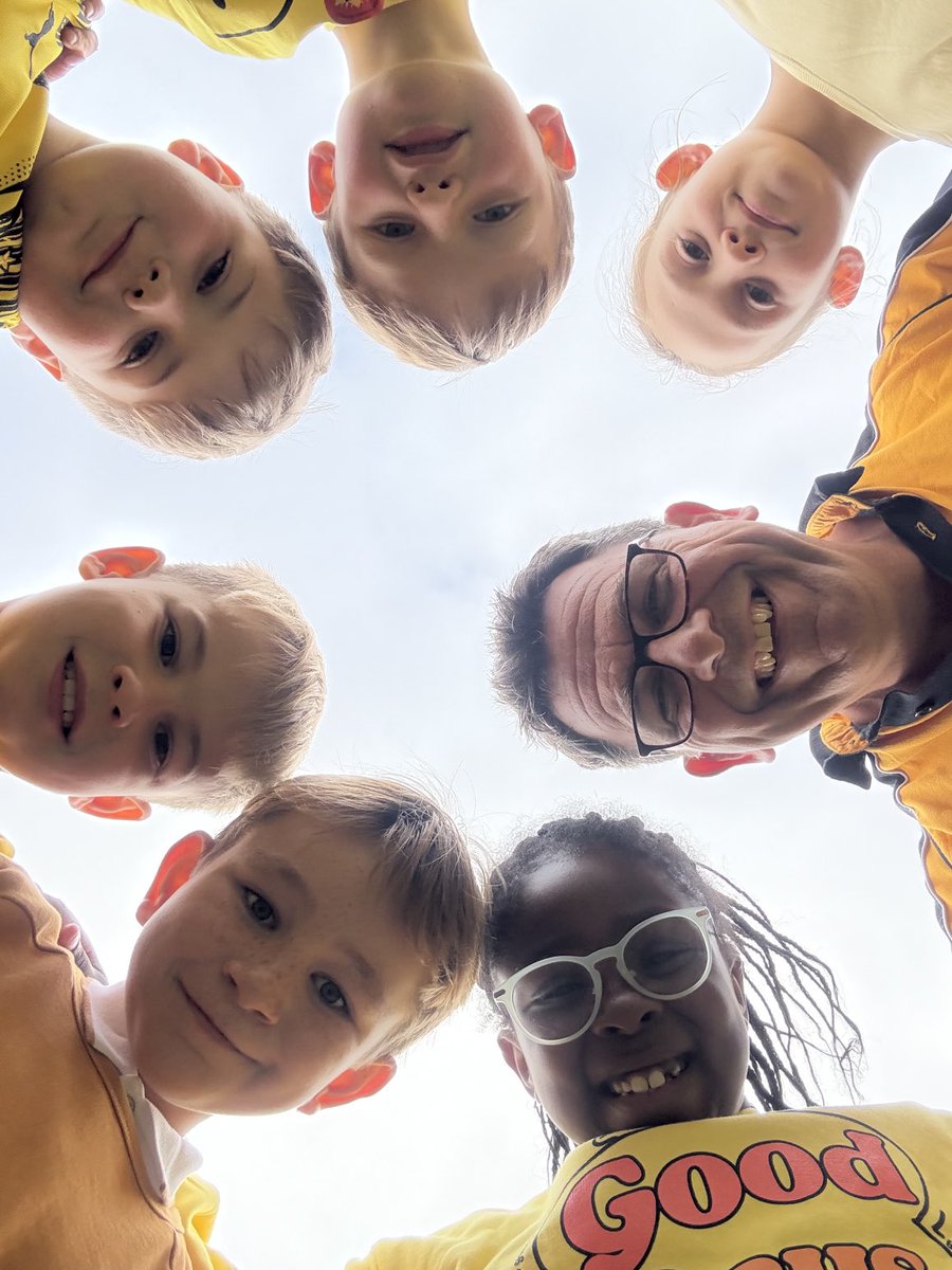 redhousesport's tweet photo. No swimming for Year 4 today, so we made the most of it with a walk and talk β finding out what our friends like to do β followed by an epic game of capture the flag! Great teamwork and support all round from our teams Minions and Bananas #HelloYellowDay π https://t.co/95rWUDErd3