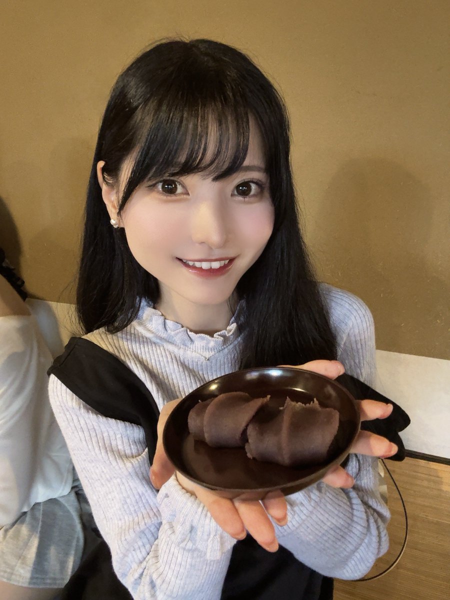 みんなで芸能の神様が祀られる佐瑠女神社へ参拝したあと、おかげ横丁 赤福本店へ……♡

地元三重でのお仕事、とっても嬉しいです！
#IGF2025 #IGFすごい