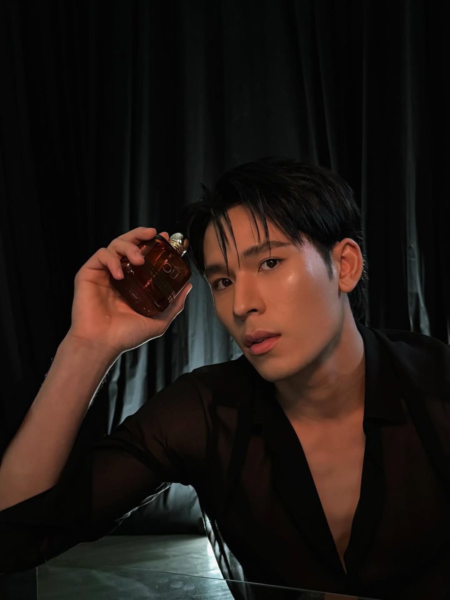 PearlOfficialP's tweet image. เติมความหอมละมุนพร้อมพี่เพิร์ลไปกับ STRONGER WITH YOU AMBER ✨️🧴

#pearlpooo #PearlSatjakorn
#armanifragrance #armanibeautyTH
#armanibeautyThailand #Strongerwithyou #SWYArmani