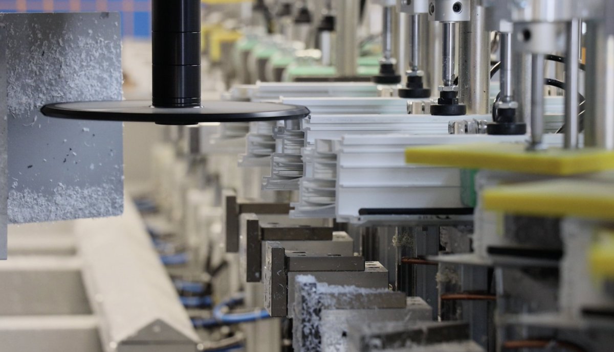 Our unique HeritageWeld manufacturing system delivers a traditional 90° joint inside and out, with tolerances adjustments as low as 0.1mm for unrivalled accuracy.

Find out more at: eu1.hubs.ly/H0nCytp0

<a href="/residence9/">Residence Collection</a> #UTFL #HeritageWeld #ResidenceCollection