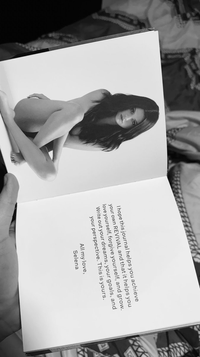 wonbinnis's tweet image. Selena 😭😭😭❤️❤️❤️ #Revival #10YearsOfRevival