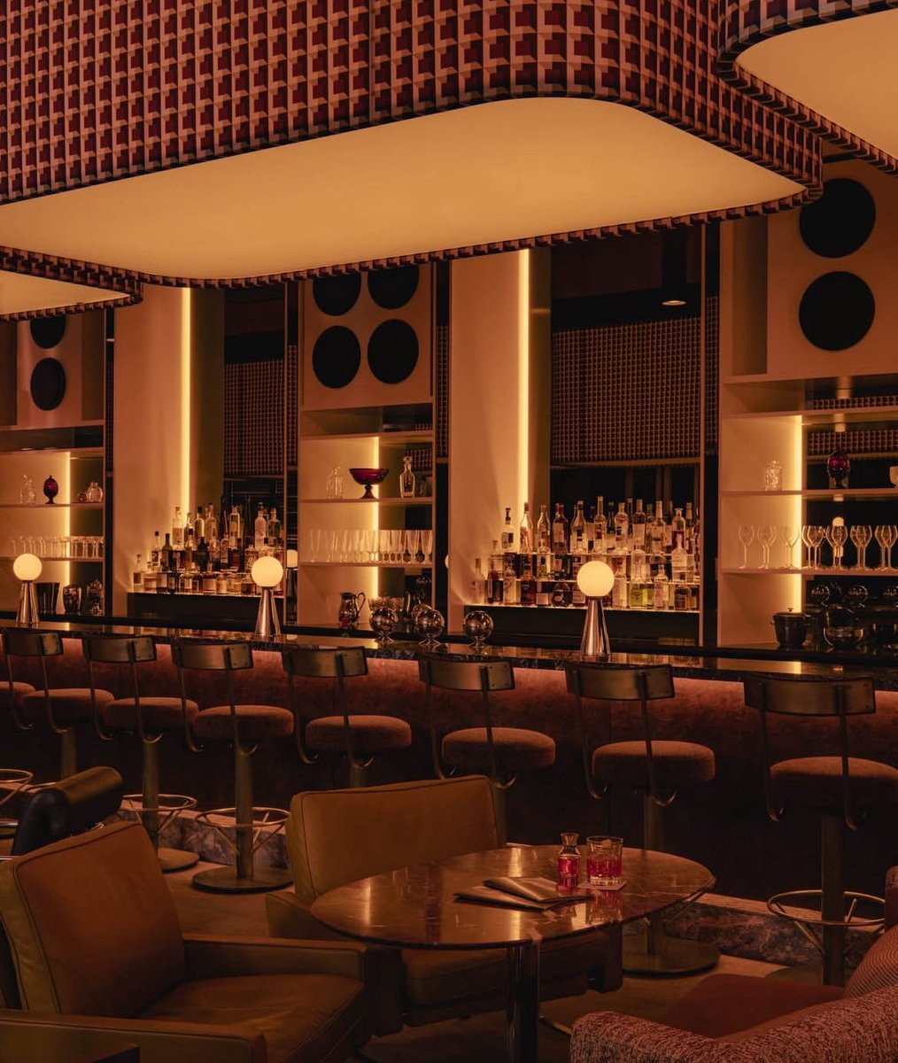 luusssso's tweet image. Love when a lounge feels like a movie set
