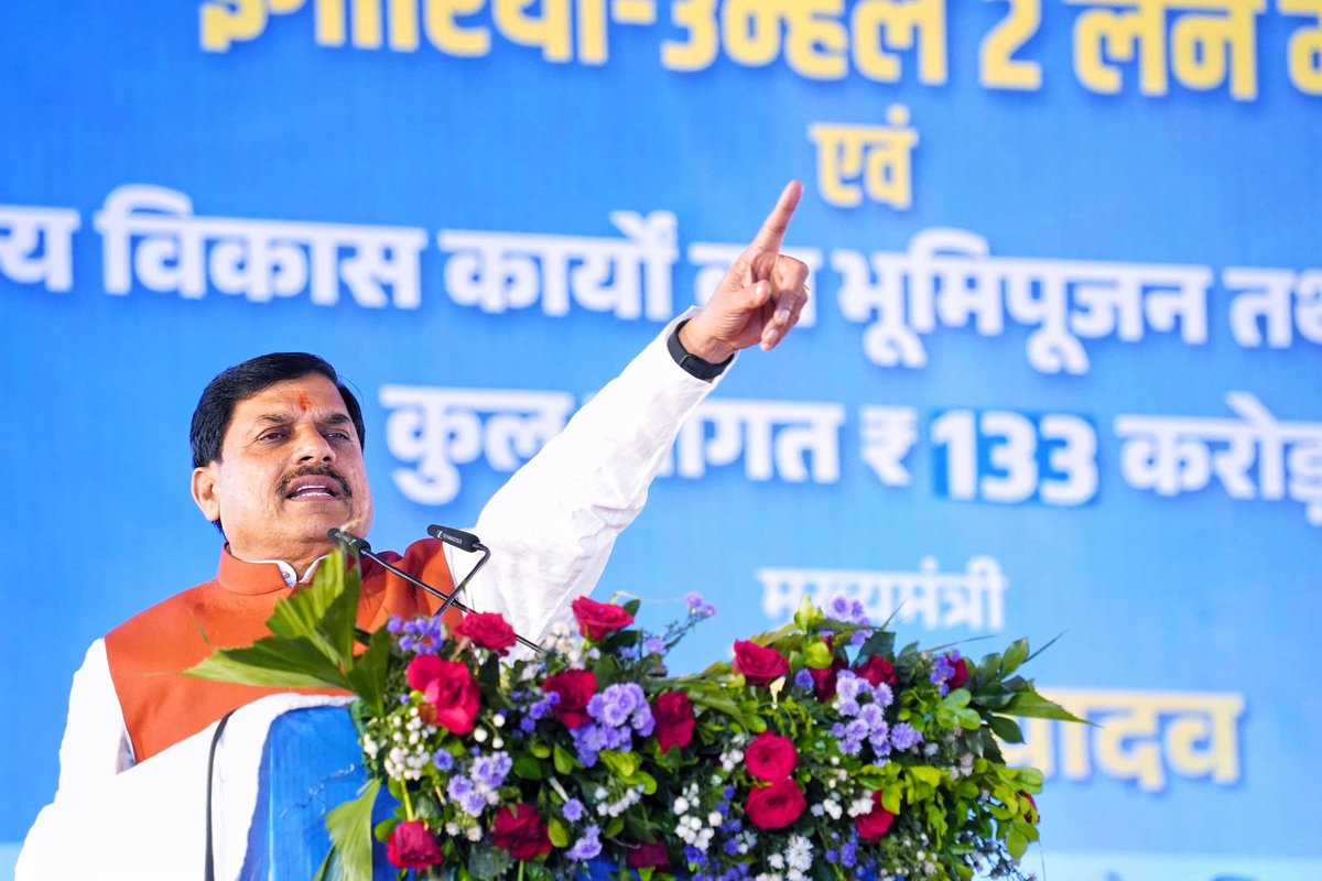 DrMohanYadav51's tweet photo. आज उन्हेल, उज्जैन में इंगोरिया-उन्हेल 2 लेन मार्ग के भूमिपूजन सहित ₹133 करोड़ से अधिक लागत के विकास कार्यों का लोकार्पण/भूमिपूजन किया।

उज्जैन और इंदौर मेट्रोपॉलिटन सिटी के रूप में विकसित हो रहे हैं, जिसका भरपूर लाभ तेजी से विकास की ओर अग्रसर उन्हेल को भी मिलने जा रहा है। https://t.co/tvt5CJw8LF