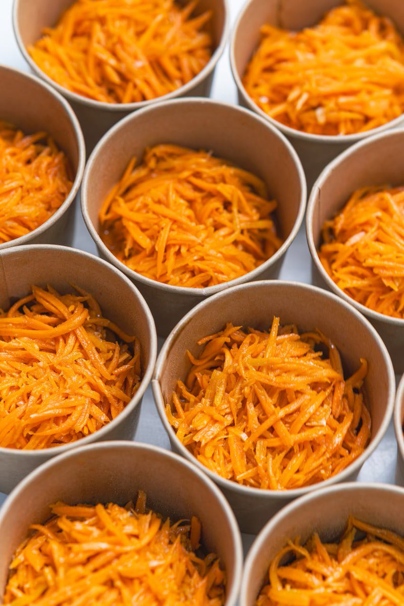 Морковь по-корейски - это не просто старое и доброе блюдо, это неотъемлемая часть жизни, ставшая кусочком культурного кода, кому-то она напомнит о студенчестве, а кому-то о новогоднем застолье, но пробудит много приятных воспоминаний и тепло в душе.