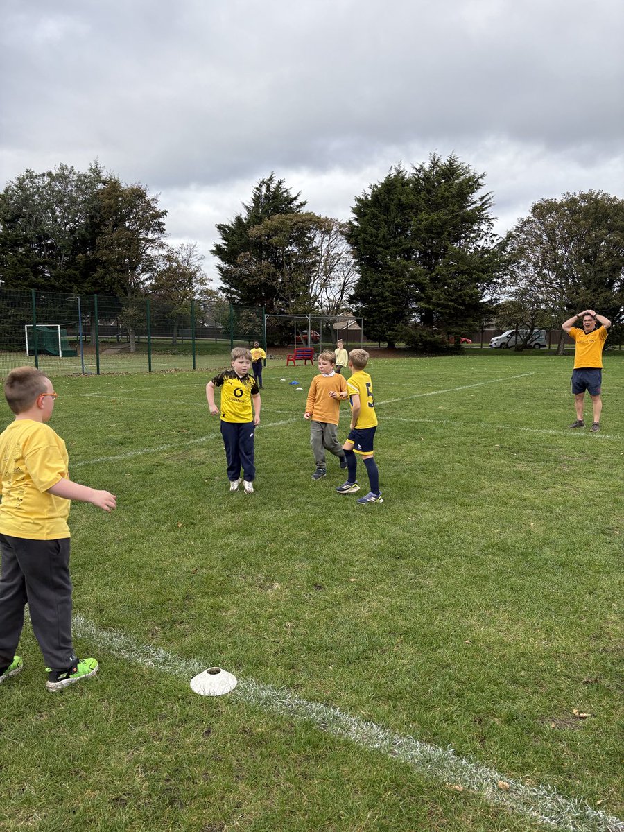 redhousesport's tweet photo. Y4 Team games #HelloYellowDay https://t.co/kPtAJqr0yc