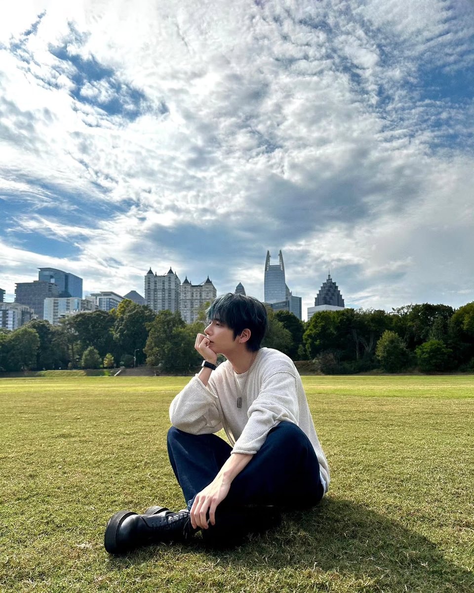 weIIneverchange's tweet image. taehyun owns this pose