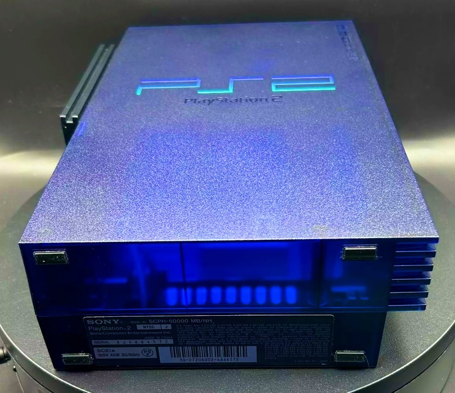 ColonelFalcon's tweet image. ᕼIᔕTOᖇY Oᖴ ᐯIᗪEO GᗩᗰIᑎG
Ever hunted for a retro gem that's equal parts sleek and elusive? Meet the Japan-only Midnight Blue PS2. A limited-edition machine from December 2003, with just 100,000 units ever made! 🌙🔵
This machine rocks a deep, opaque midnight blue shell.…