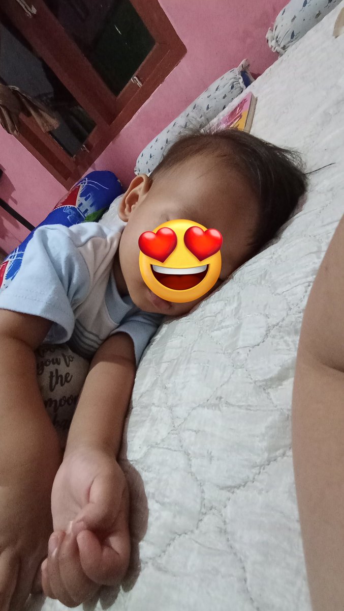 blueminghae's tweet photo. Gak boleh cinta banget sama haechan karena anaknya pas gede jadi tan skin padahal lahirnya putih 😁 (mana emang majang foto haechan di kamar) 😭😭😭 https://t.co/E7E5OysBH6
