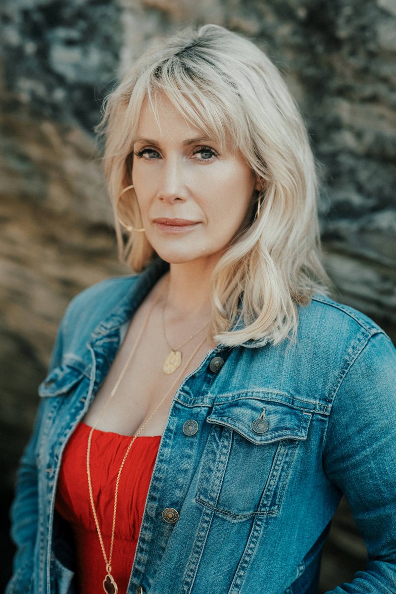 Heidi Talbot &amp; Friends 
youtube.com/watch?v=PP_stm…

will be with us at: 
Grayshott Village Hall GU26 6TZ on the Surrey/Hampshire border
on: 
Saturday 18th October at 7.30pm

Come and join us!

Call 01428 607096