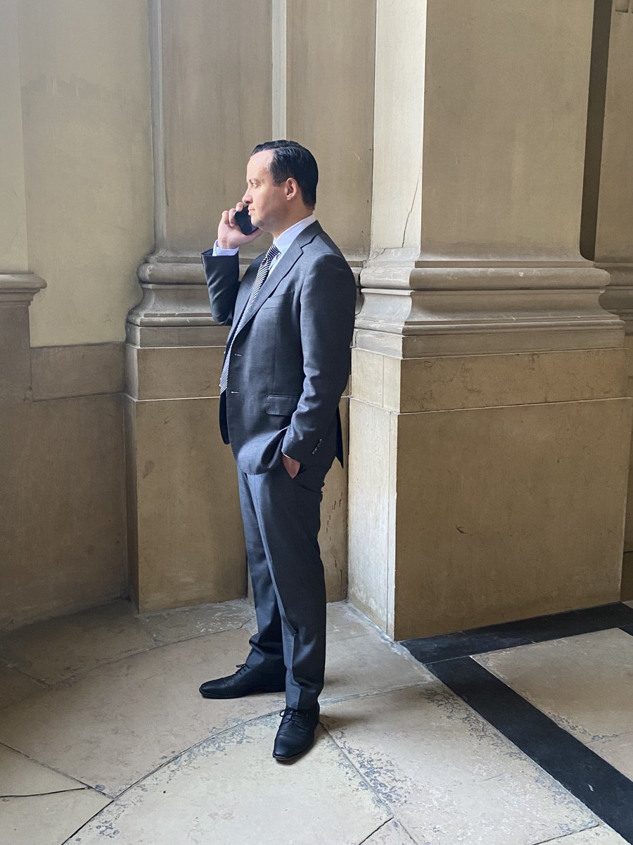 "Vonnis Aachboun: Rechtbank Amsterdam lijkt eigen uitspraak niet serieus te nemen 

Een te betalen schadevergoeding van €10.000, 160 uur taakstraf en een drie jaar lang verbod op openbare berichtgeving over de zaak Diekstra vormde de straf die fiscalist <a href="/KarimAachboun/">Karim Aachboun</a>  op