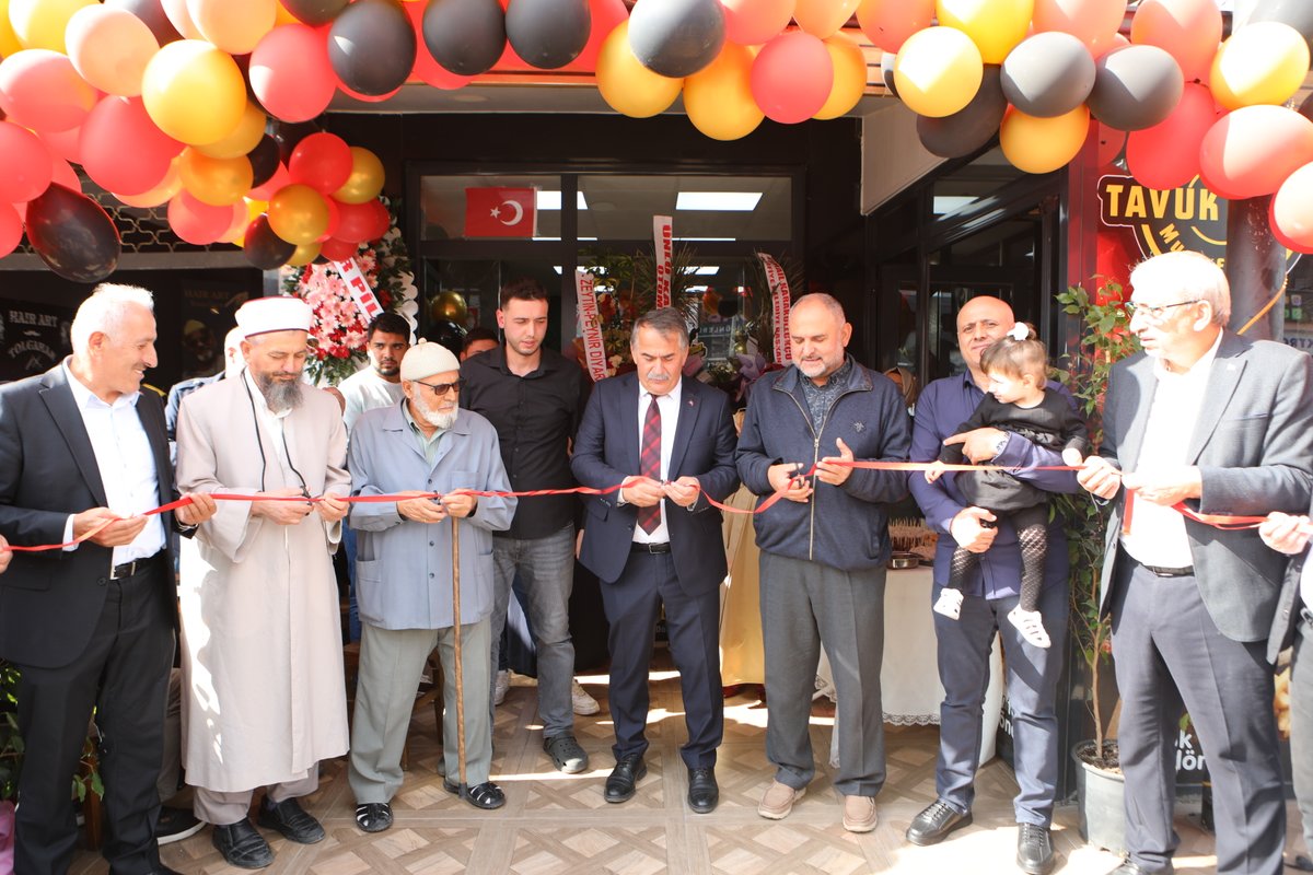 i_karakullukcu's tweet photo. Atatürk Caddesi üzerinde hizmete giren Ünlü Döner'in açılışına katıldık.
İşletme sahibi Mustafa Ünlü'ye hayırlı olmasını diliyor, bol kazançlar temenni ediyorum. https://t.co/pMrjBGDl8b