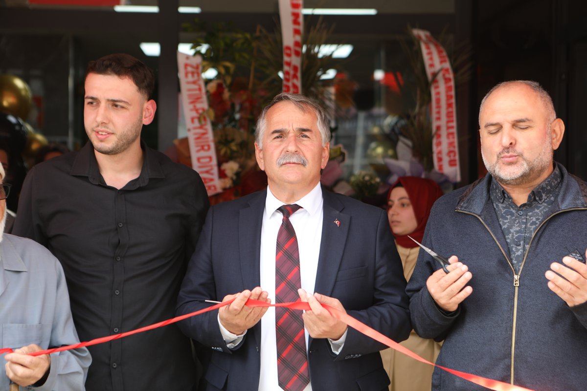 i_karakullukcu's tweet photo. Atatürk Caddesi üzerinde hizmete giren Ünlü Döner'in açılışına katıldık.
İşletme sahibi Mustafa Ünlü'ye hayırlı olmasını diliyor, bol kazançlar temenni ediyorum. https://t.co/pMrjBGDl8b