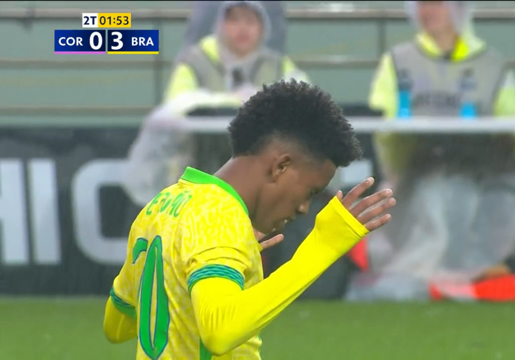Pesgrau's tweet image. Mais um do nosso craque de 18 anos!🇧🇷

O sonho do hexa tá muito vivo com o Estevão!