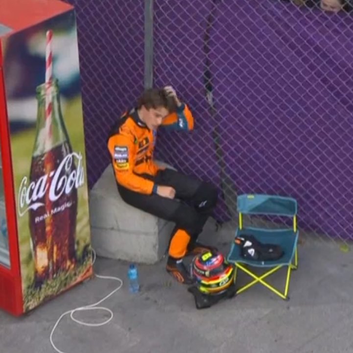 то, как вся эта история действует во благо оскару. я заметила, как те люди, которые его раньше не поддерживали, теперь протект хим. потому что все мы любим несчастных и ненужных😔😔😔