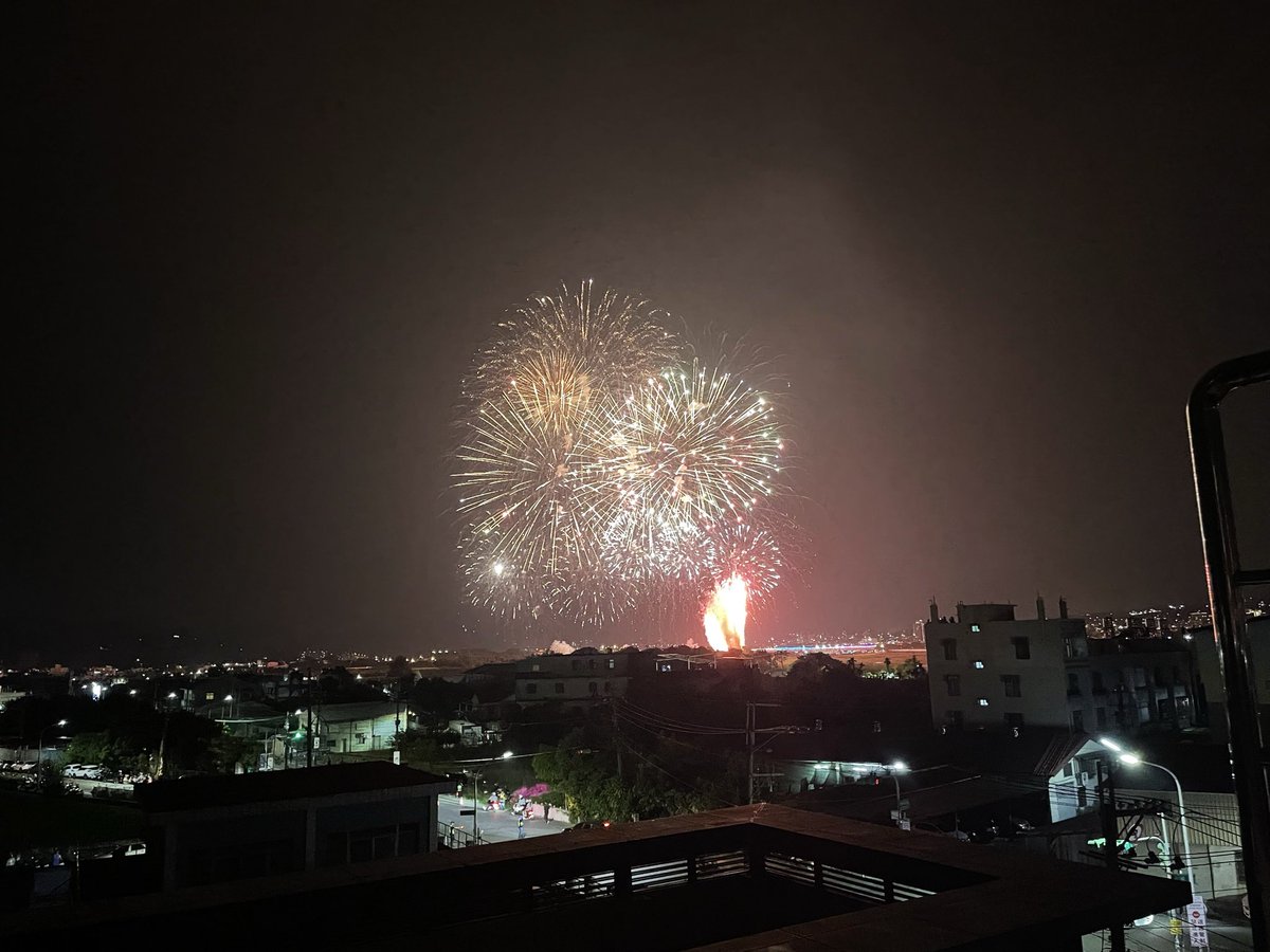 Shin_I_TING's tweet photo. 中華民國生日快樂 https://t.co/vNIUpecYeb