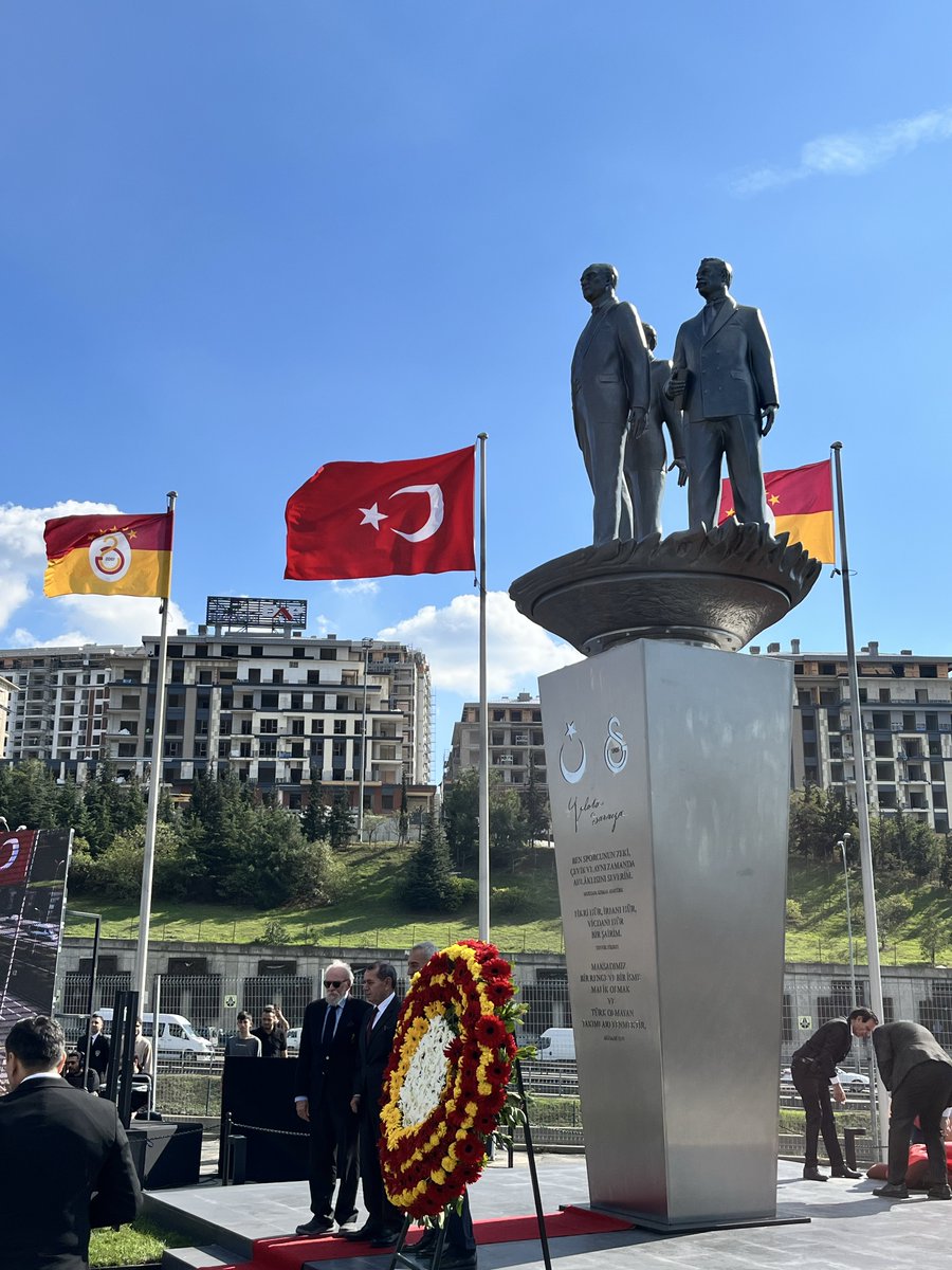 fikri hür, irfanı hür, vicdanı hür.
değerlerinle çok yaşa Galatasaray!