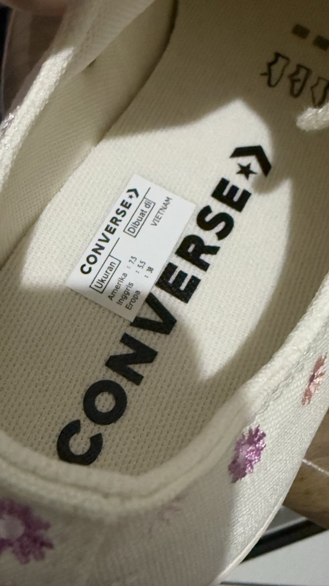 bitterloveee3's tweet photo. WTS. Sepatu Converse uk 38
ini baru ya belum aku pake sama sekali, karna kebesaran huhu
yang mau dm or wasap ya. kl fast respon ke wasap ajaaaa😉

https://t.co/tDa2P96zlf

#zonauang https://t.co/hFQ10FuIhW